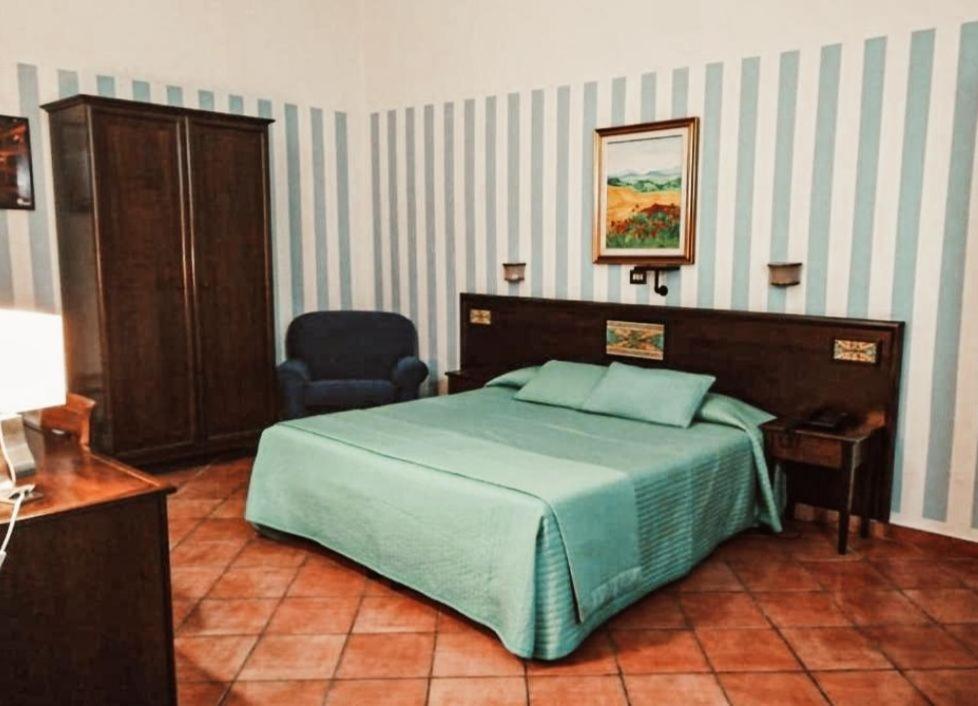 Hotel Plaza Калтанисета Екстериор снимка