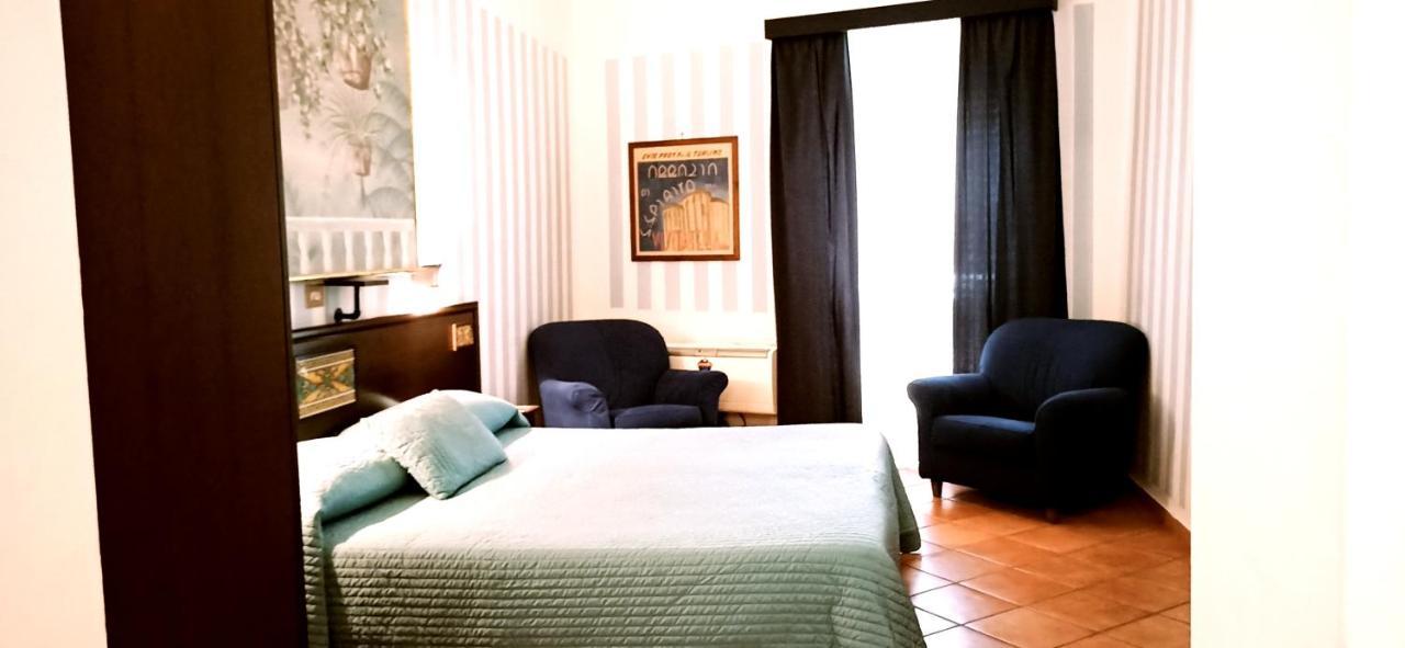 Hotel Plaza Калтанисета Екстериор снимка