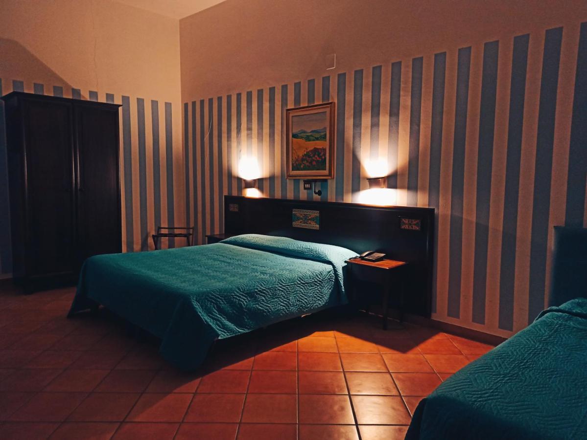 Hotel Plaza Калтанисета Екстериор снимка
